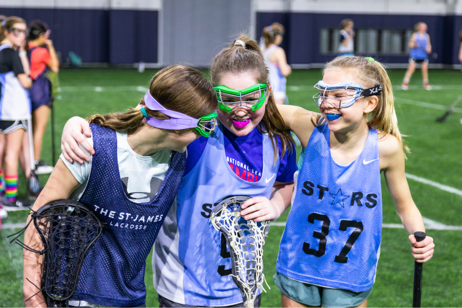 girls-lacrosse-campers-having-fun